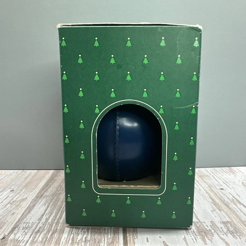 Vintage Hallmark‎ Keepsake Ornament Lighted Nativity 1984 QLX7000-1 with Box